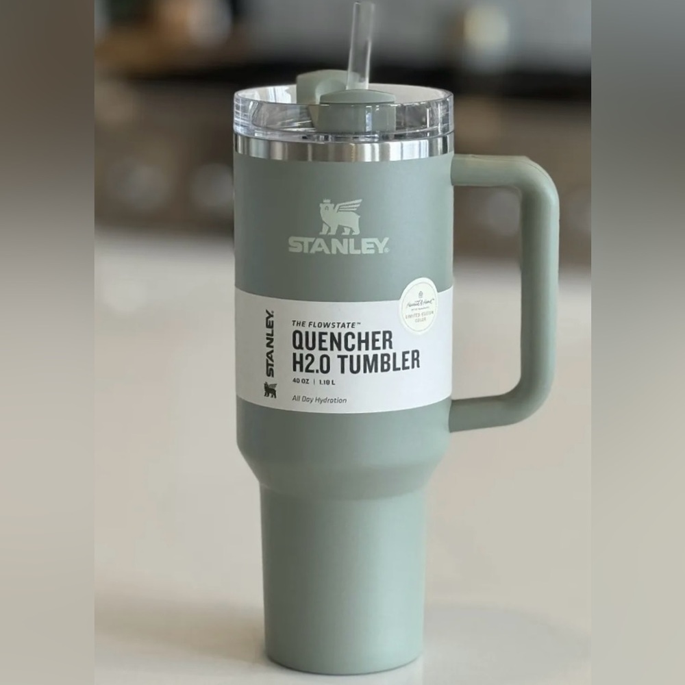 Stanley 40 oz H2.0 FlowState Quencher Tumbler - Color: Restless Green